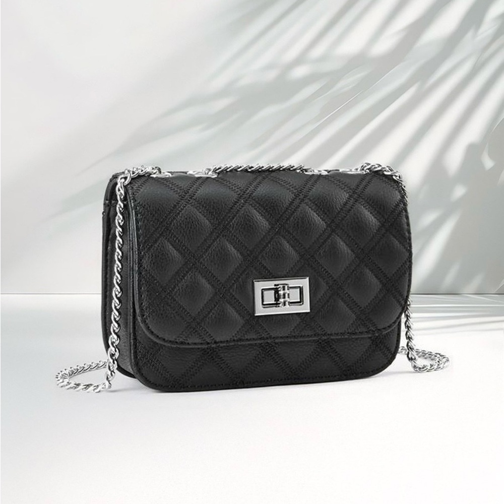 Elegant Black Quilted Chain Bag